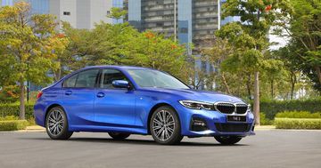 La-zăng trên các phiên bản M Sport có thiết kế đa chấu với kiểu nan kép chữ V thể thao và nổi bật.