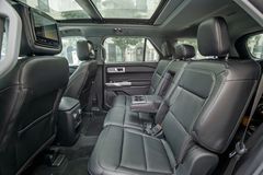 Hàng ghế thứ hai Ford Explorer gập linh hoạt hơn với tỉ lệ 40:20:40