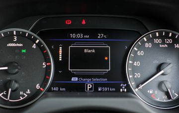 Cụm đồng hồ hiển thị thông số kỹ thuật có kích thước 7 inch trên Nissan Navara 2022