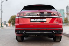 Đuôi xe Volkswagen Teramont X 2025 cũng thể hiện chất thời trang hơn với cụm đèn hậu LED đồ họa 3D có phần điệu đà