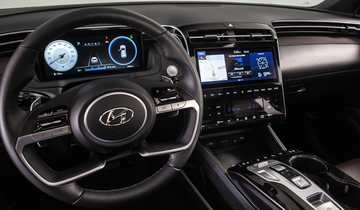 Hyundai Tucson 2024 sở hữu vô lăng bọc da, có thiết kế 4 chấu