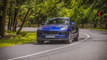 Đi cùng với đó là cảm giác tuyệt vời của vô-lăng trợ lực điện của xe, tài xế sẽ cảm nhận được phản hồi đầy chính xác từ vô-lăng mỗi khi thay đổi góc lái dù chỉ là nhỏ nhất, vô-lăng mang đến sự chắc chắn hơn cả loại thuỷ lực khi ở cùng tốc độ cao.