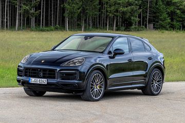 Porsche Cayenne Coupe 2023: Giá lăn bánh & KM T10