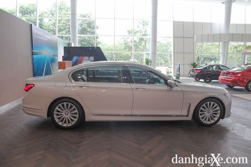 Danh gia so bo xe BMW 740Li LCI 2020