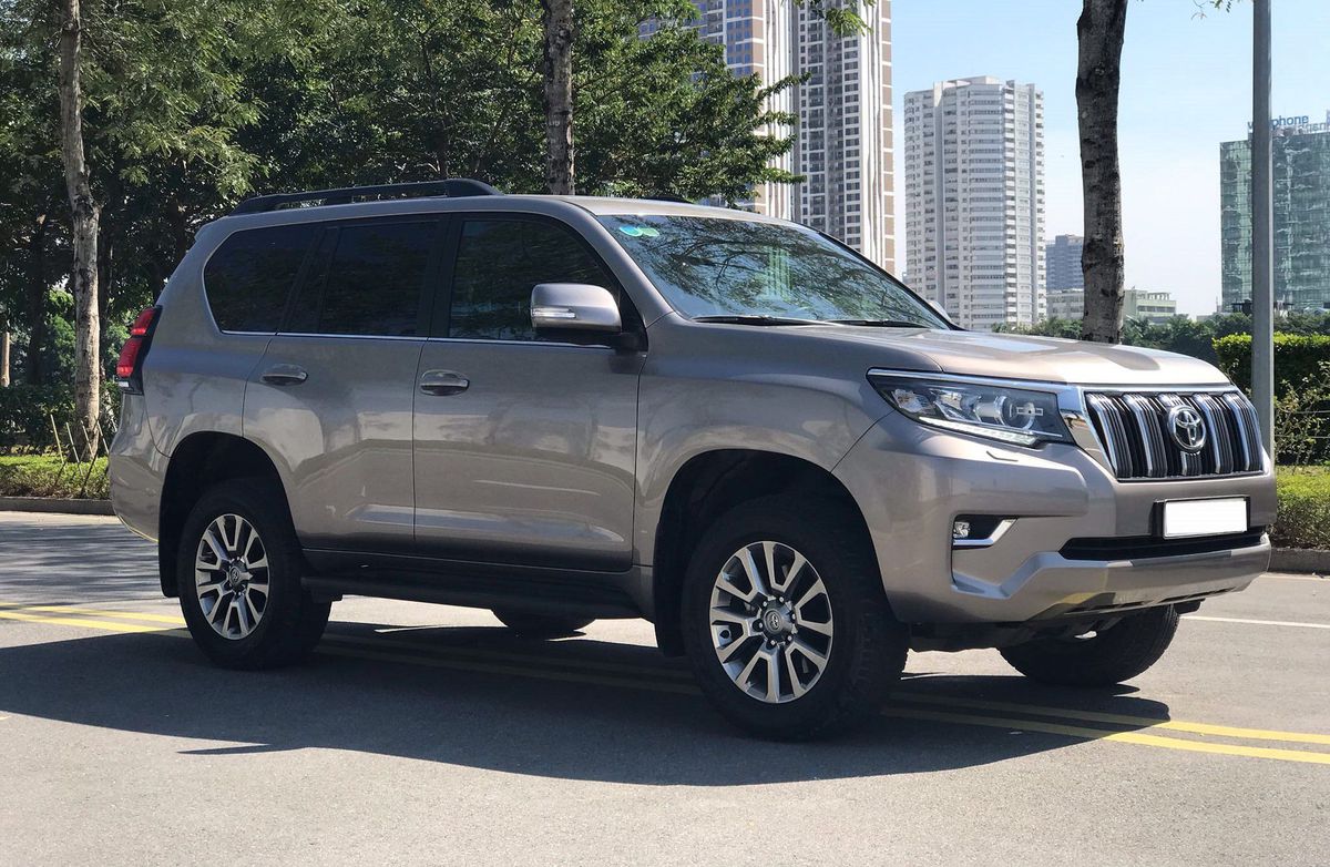 Đánh giá Toyota Land Cruiser Prado 2023: Giá, nội ngoại thất