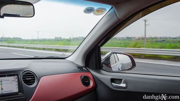 Tầm nhìn ở vị trí ghế lái khá thoáng