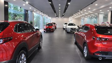 Cận cảnh showroom trưng bày của Mazda Mỹ Đình