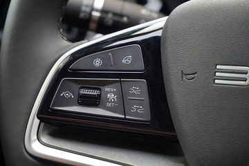 BYD Sealion 6 phiên bản Premium cũng cao cấp khi được trang bị gói an toàn chủ động ADAS