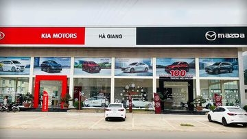 KIA Hà Giang với 2 tông màu đỏ và trắng