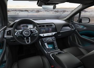 Jaguar I-Pace 2023 mở ra trước mắt người dùng một không gian nội thất sang trọng và đậm chất “công nghệ”