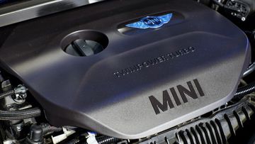 MINI Cooper Countryman 2024 mang đến khả năng vận hành êm ái, linh hoạt trên mọi địa hình.