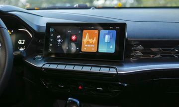 Hệ thống giải trí tiêu chuẩn trên MG5 2023 là màn hình cảm ứng cỡ lớn kích thước 10 inch