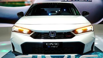 Nắp capo Honda Civic 2025 không có khác biệt khi giữ nguyên độ dài và góc vuốt thấp về phía trước