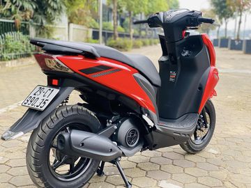 Di chuyển ra phía sau, thiết kế của Yamaha FreeGo 2023 không quá hầm hố với cụm đèn hậu vuông vức