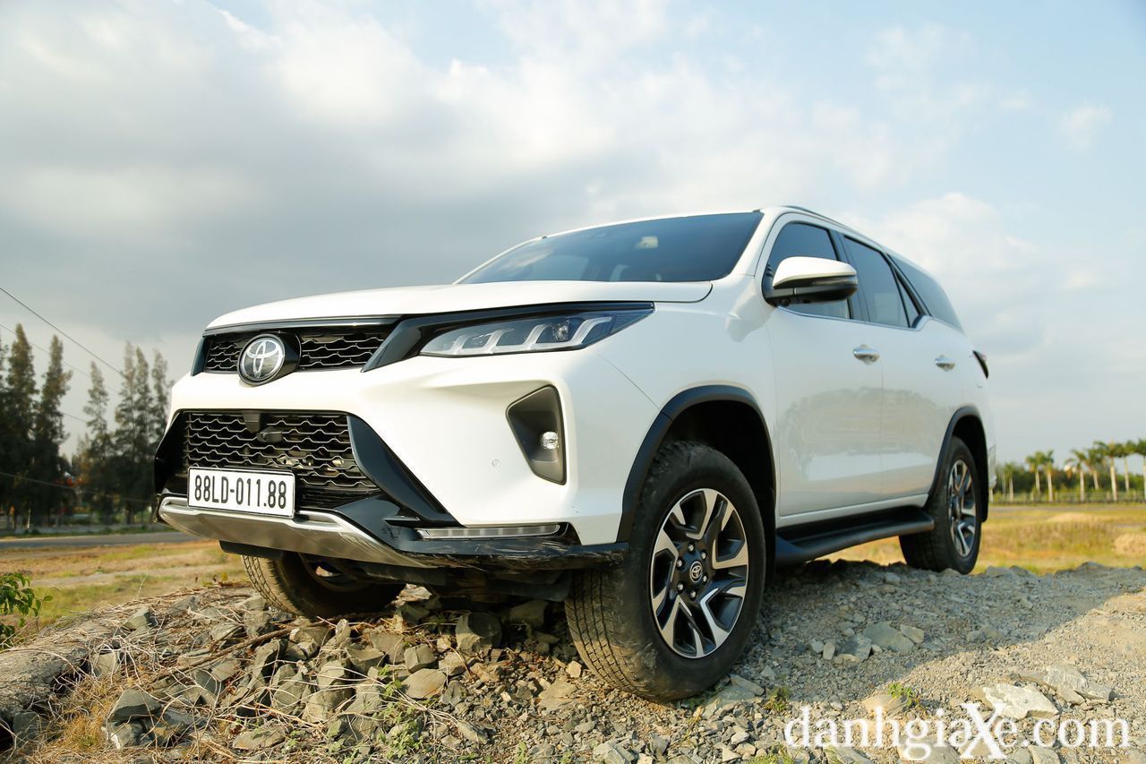 So sánh xe Toyota Fortuner 2022 và Ford Everest 2022 : lurahousecare