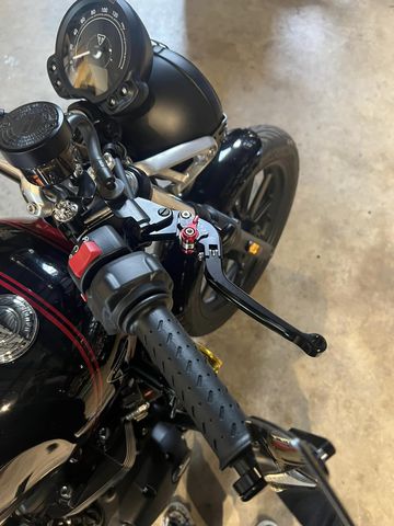 Xe được trang bị hai chế độ lái Road & Rain