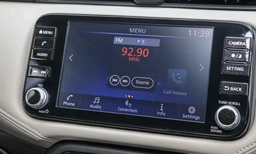 Nissan Almera 2023 phiên bản CVT cao cấp được trang bị màn hình trung tâm 8 inch