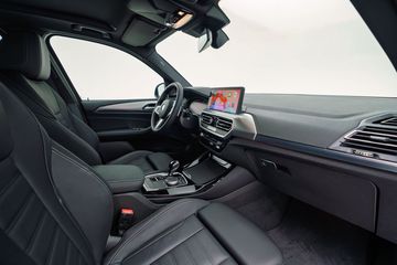 Ghế ngồi trên tất các phiên bản của BMW X3 2024 đều được bọc da