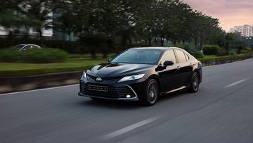 Camry 2.0Q có 3 chế độ lái là Eco, Normal và Sport, mang lại khả năng vận hành linh hoạt trên nhiều cung đường.