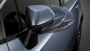 Gương chiếu hậu Toyota Corolla Altis 2022 cũng được đặt lại vị trí trên cửa và lùi lại phía sau.