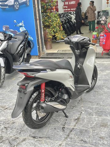 Phần đuôi xe được thiết kế tinh xảo với hệ thống đèn LED nổi bật