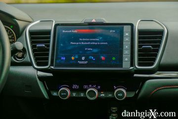 Màn hình giải trí trung tâm kích thước 8 inch là trang bị tiêu chuẩn trên Honda City 2023