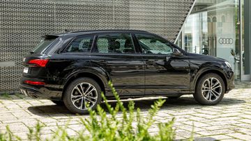 Audi Q7 2025 không thay đổi quá nhiều về kích thước tổng thể và thiết kế