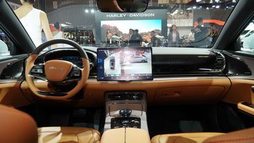 Không gian bên trong BYD HAN 2025 sang trọng và khá thoải mái dù bạn đang ngồi hàng ghế nào