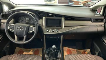 Toyota Innova 2023 có lối thiết kế mới tinh giản, đẹp mắt