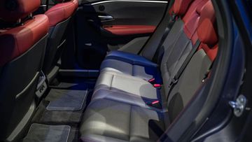 Ghế ngồi VinFast VF 7 2024 có thiết kế sang trọng với 2 tùy chọn chất liệu bọc ghế