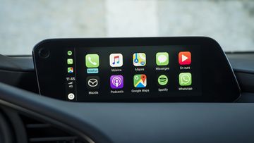 Màn hình hỗ trợ hai chuẩn kết nối điện thoại thông minh phổ biến là Apple Carplay và Android Auto
