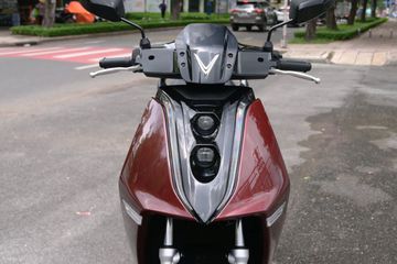 Hệ thống đèn của cả 2 phiên bản Theon được thiết kế hiện đại, thẩm mỹ