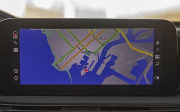 Lexus LS 2023 nâng cấp màn hình thông tin giải trí cảm ứng 12,3 inch với các kết nối hiện đại