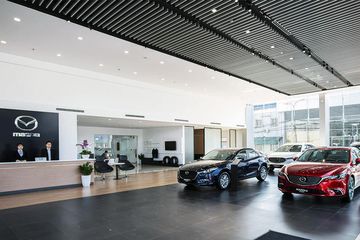 Khu vực trưng bày sang trọng tại Mazda Hậu Giang