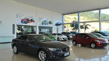 Khu vực trưng bày với nhiều dòng xe mới nhất của Mazda Việt Nam