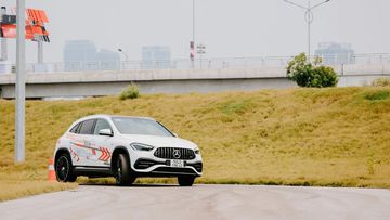 Mercedes-AMG GLA 45 S 4MATIC+ còn trở nên cực kỳ linh hoạt với AMG DYNAMIC SELECT