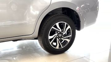 Các phiên bản còn lại bao gồm cả Innova G 2023 khiêm tốn với mâm 16 inch và cỡ lốp 205/65R16