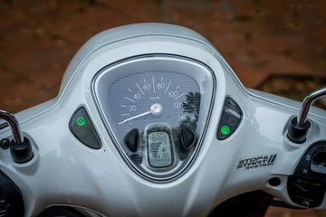 Mẫu xe tay ga Nhật Bản sở hữu cụm đồng hồ chia 2 phần vô cùng độc đáo