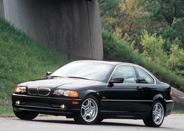 BMW Series 3 thế hệ thứ tư có mặt tại thị trường Việt Nam năm 2000