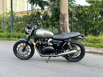 Triumph Speed Twin 900 2023 sở hữu thiết kế bình xăng dài hình quả trám