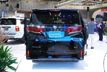 Đuôi xe Toyota Alphard 2025 được tinh chỉnh mang đến vẻ ngoài tinh tế, thời thượng hơn