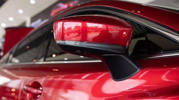 Gương có tính năng chỉnh/ gập điện tích hợp đèn xi-nhan LED