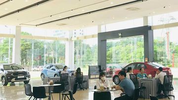 Khu vực chờ dành cho khách hàng bên trong showroom