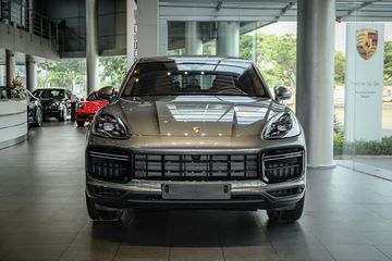 Đầu xe Porsche Cayenne 2024 có sự thay đổi lớn ở bộ phận lưới tản nhiệt