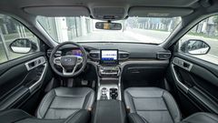Ford Explorer 2025 sở hữu bảng táp lô trực quan, thực dụng và dễ dàng điều khiển