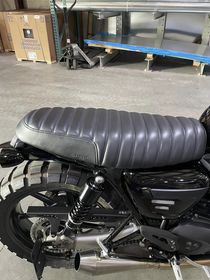 Phần yên thon dài và có thể điều chỉnh được để tối ưu sự thoải mái