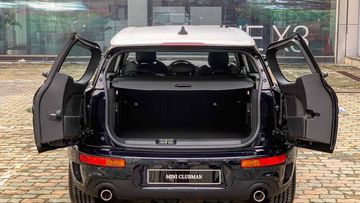Khoang hành lý của MINI Cooper Clubman 2024 với dung tích tiêu chuẩn