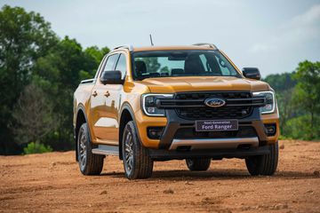 Ford Ranger 2024 còn trang bị hệ thống đèn chiếu sáng LED Matrix trên bản cao cấp nhất Wildtrak