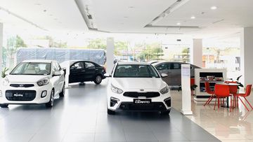 Khu vực trưng bày xe tại showroom KIA Thái Bình