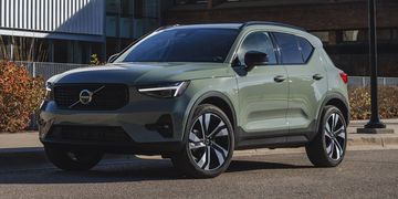 Volvo XC40 2024 là đối thủ của BMW X1, Mercedes-Benz GLA và Audi Q3